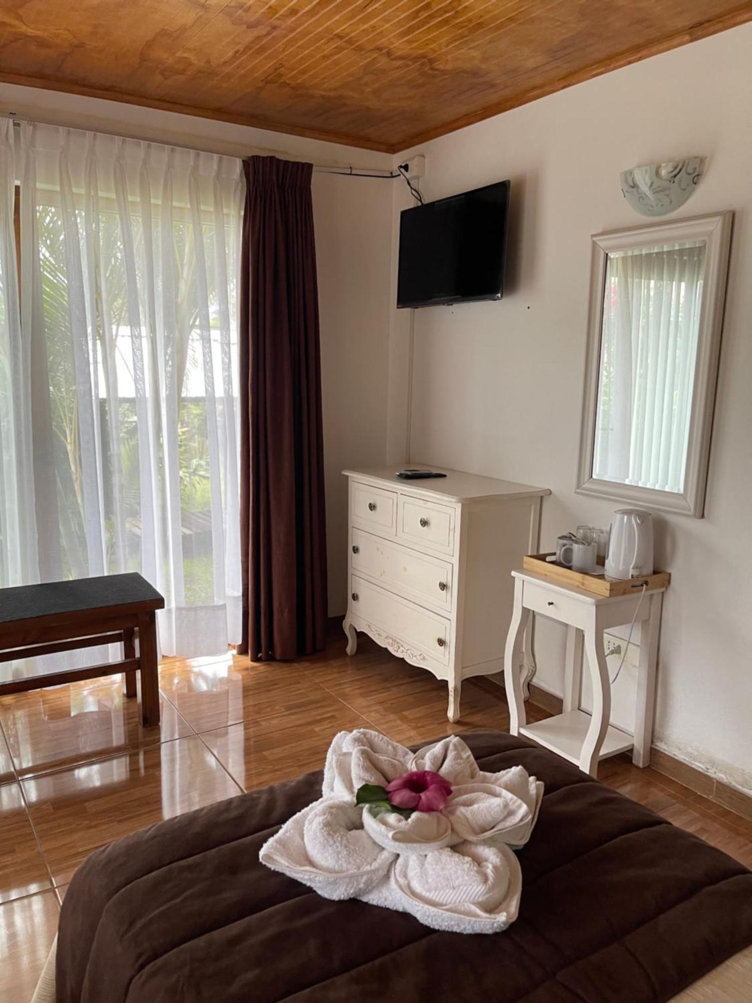 Teanehi Bed & Breakfast ハンガ・ロア エクステリア 写真